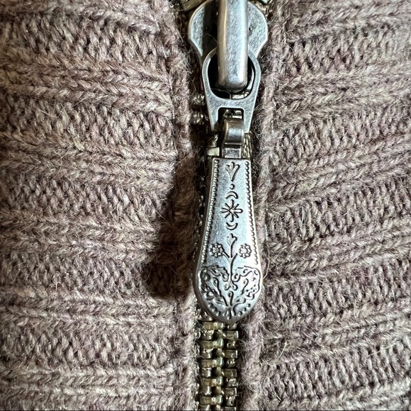 COLUMBIA ZIP CARDIGAN Size XS Brown/white design. Pockets Full Front Zip, Collar - Picture 3 of 9